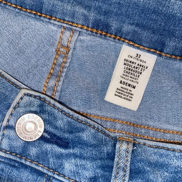 H&M High Waisted Skinny Jeans - Picture 4 of 5